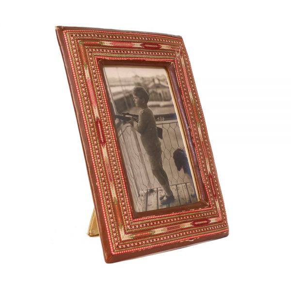 Principele Mihai ținând pușca în mână, fotografie tip carte poștală