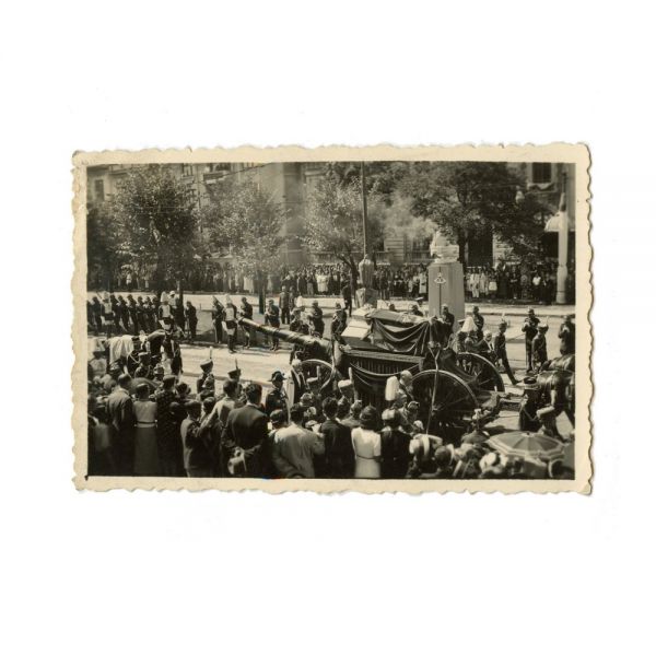 Patru fotografii de la funeraliile reginei Maria, 1938