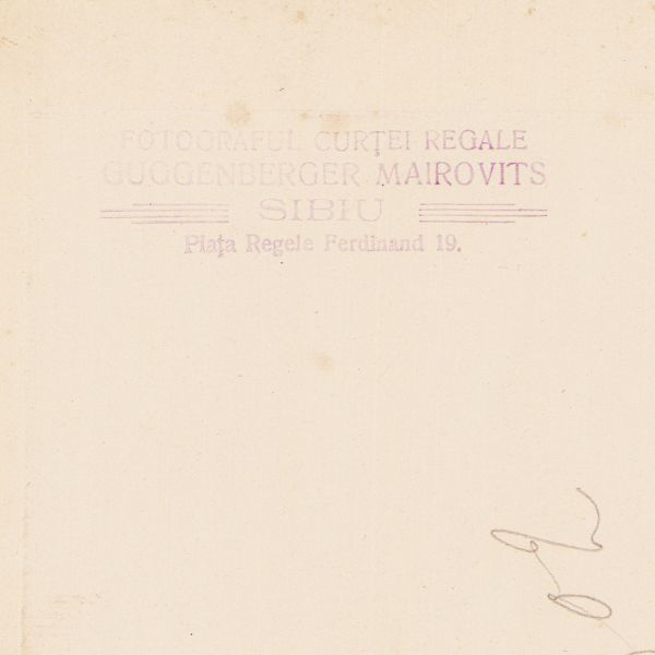 Regina Maria a României în uniforma Regimentului 4 Roșiori, fotografie de mari dimensiuni, 1924, cu semnătură