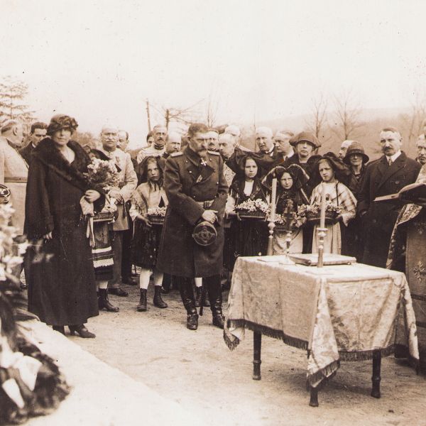 Regele Ferdinand și regina Maria la pomenirea eroilor în Soultzmatt, două fotografii de epocă, 9 aprilie 1924 