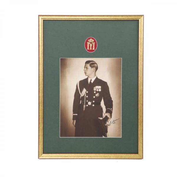 Principele Mihai al României în uniformă militară, fotografie de mari dimensiuni, cu semnătură, 1939, atelier Julietta