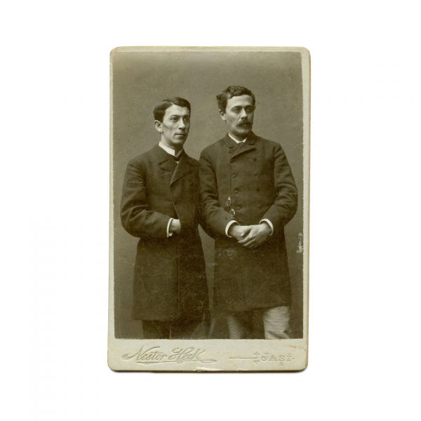 I. L. Caragiale și Petru Th. Missir, fotografie de epocă, atelier Nestor Heck