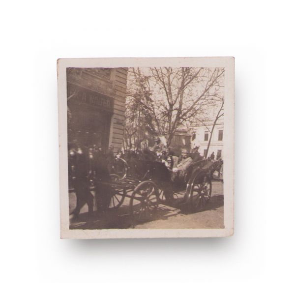 Cuibul Prințesei și regele Ferdinand în trăsură, două fotografii de epocă