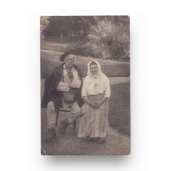 Țărani români din Vatra Dornei și Brașov, două fotografii de epocă, 1922