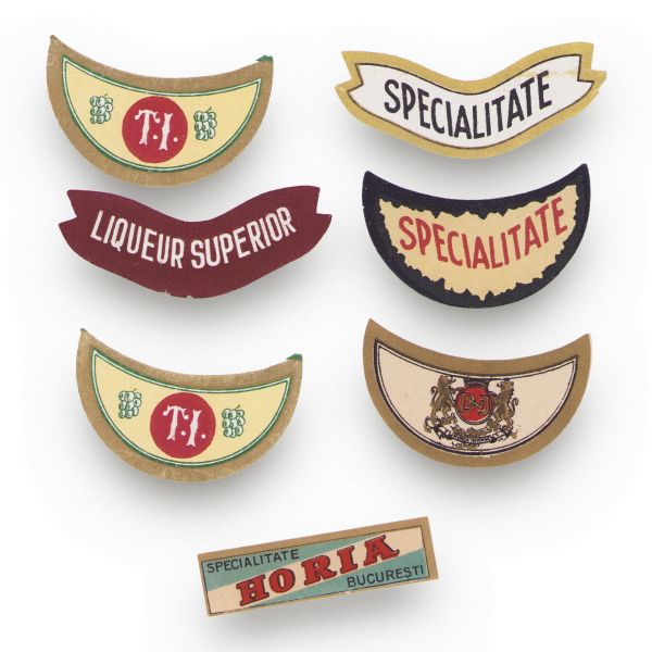 Colecție de 31 etichete pentru băuturi 