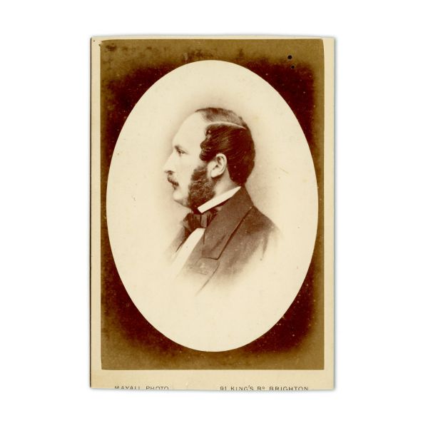 Regina Victoria și Prințul Albert, două fotografii de cabinet