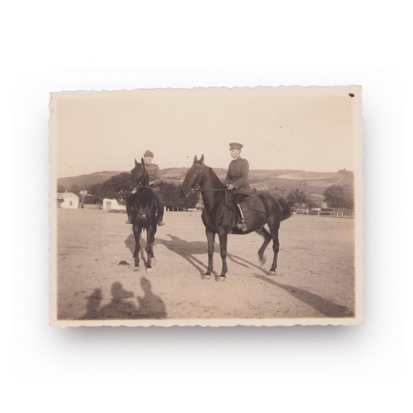 Regimentul 12 artilerie de la Sadagura, opt fotografii de epocă, cca. 1933