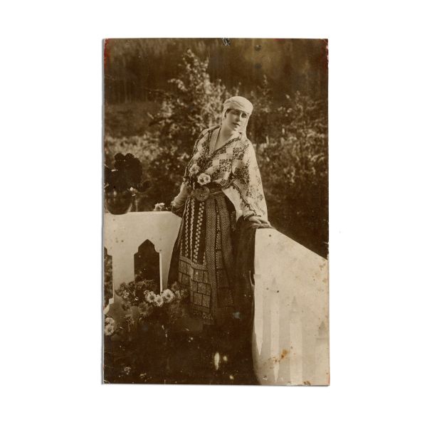 Regina Maria la Bran, zece fotografii tip carte poștală