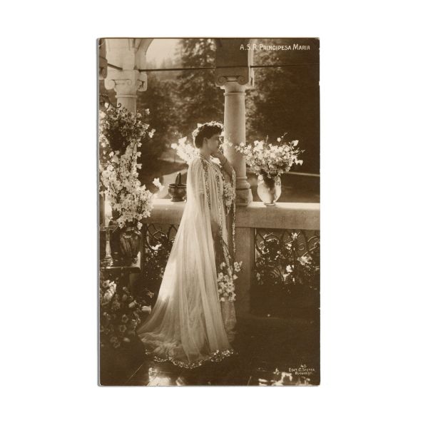 Regina Maria la Bran, zece fotografii tip carte poștală