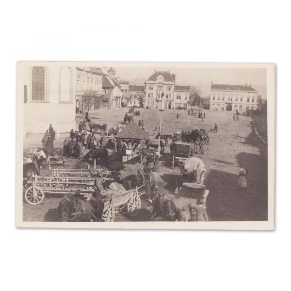 Târg în centrul orașului Târgu Secuiesc, fotografie format carte poștală