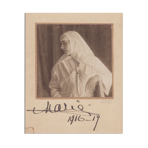Regina Maria soră medicală, fotografie de mari dimensiuni, semnată olograf, atelier Julietta