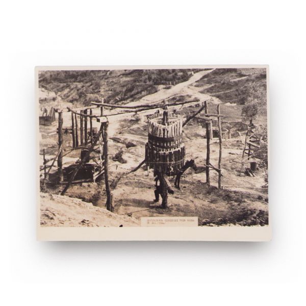 Exploatarea petrolului prin hegnă, fotografie de epocă, 1880 