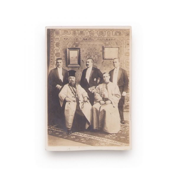 Delegații Marelui Sfat Național în timpul reuniunii de la Sibiu, fotografie tip carte poștală, 1918