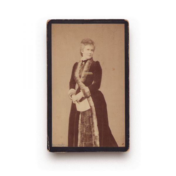 Regina Elisabeta a României, fotografie de cabinet, atelier Franz Mandy