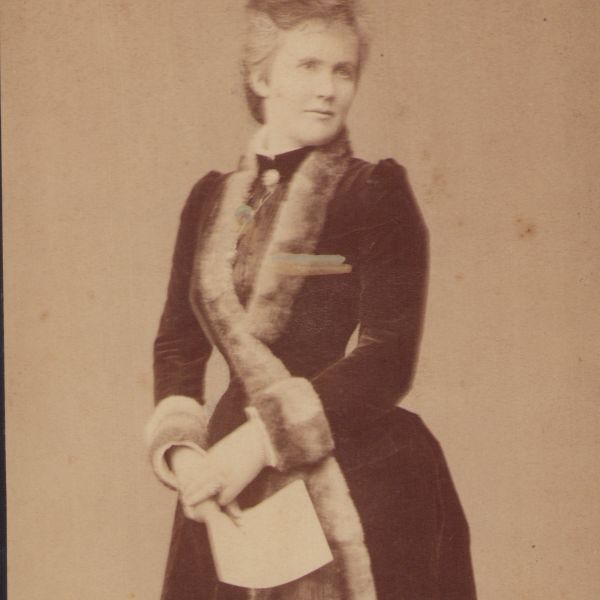 Regina Elisabeta a României, fotografie de cabinet, atelier Franz Mandy