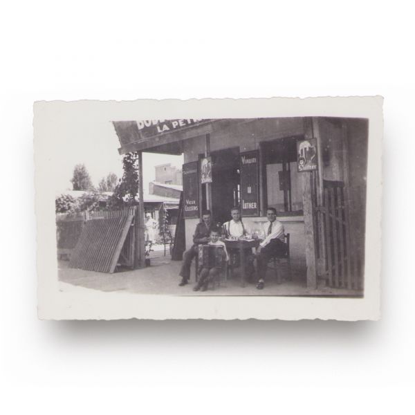 Băcănie și bodega „La Petru” din Floreasca, două fotografii tip carte poștală  