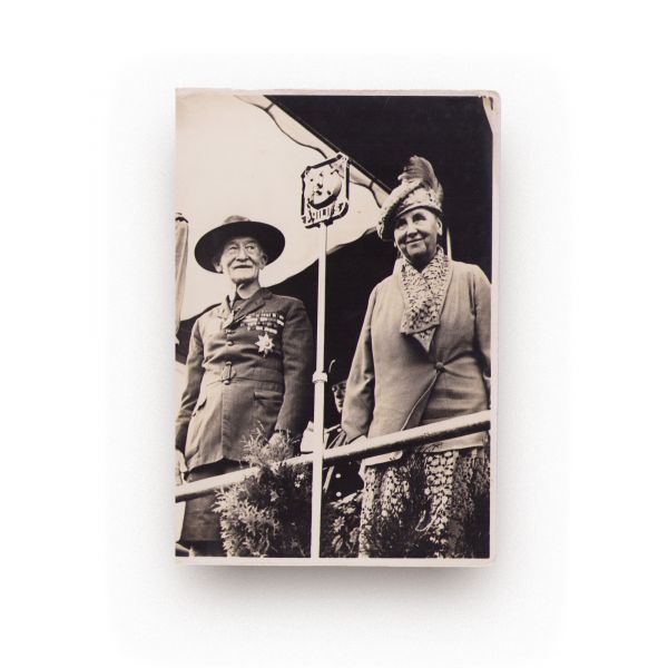 Robert Baden Powell, cinci fotografii de epocă, 1937 + Asociația „Cercetașii României”, Statutele și regulamentul asociației, 1919 