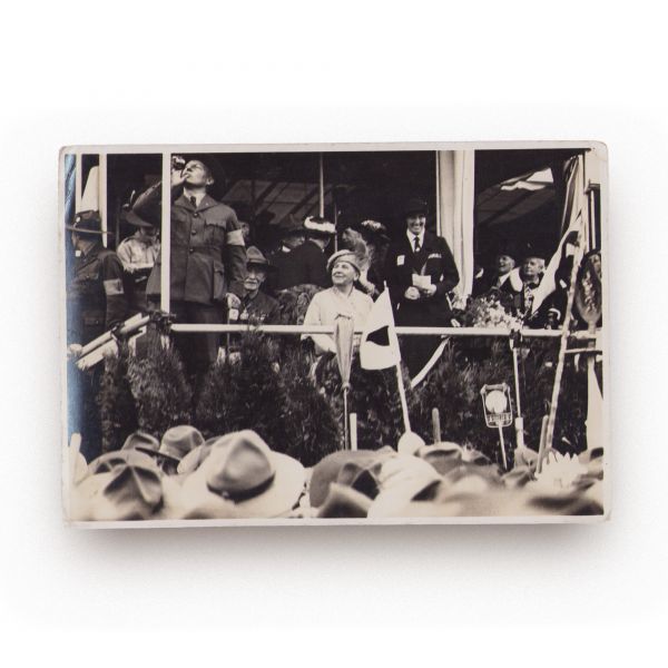 Robert Baden Powell, cinci fotografii de epocă, 1937 + Asociația „Cercetașii României”, Statutele și regulamentul asociației, 1919 