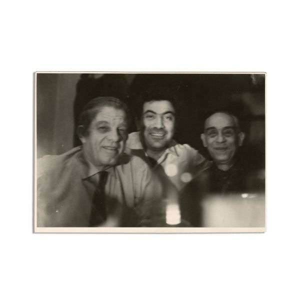 16 fotografii, diverși interpreți de operă români, cu dedicații