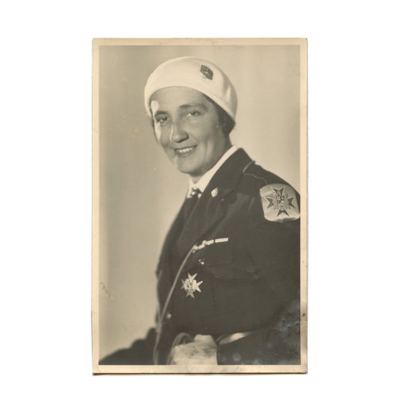 Nissa Camarasescu, două fotografii tip carte poștală