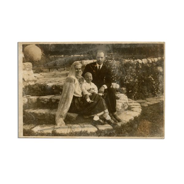 Principesa Ileana, carte poștală fotografică pentru Viorica Mavrichi, 28 august 1933, cu semnătură olografă