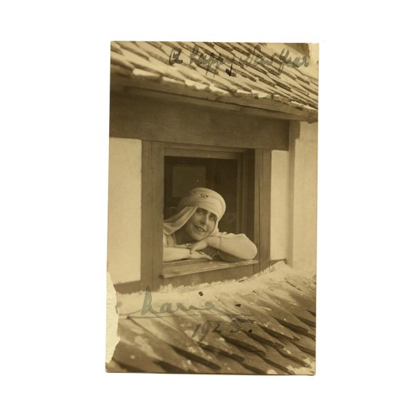 Regina Maria la Castelul Bran, carte poștală fotografică cu dedicație și semnatură