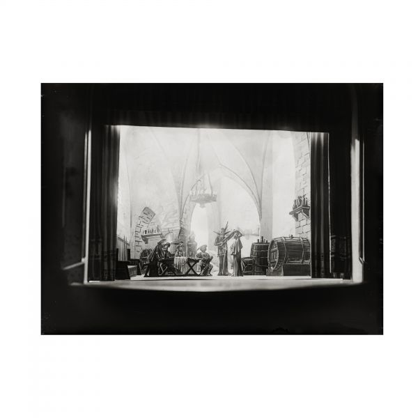 Decorul unei piese de teatru + un afiș, 12 clișee fotografice realizate de arh. Victor Ștefănescu