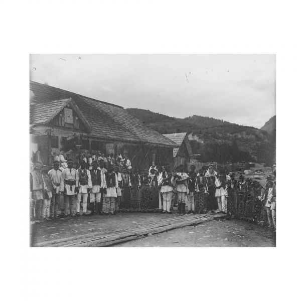 Grupuri de țărani, 33 de clișee fotografice realizate de arh. Victor Ștefănescu