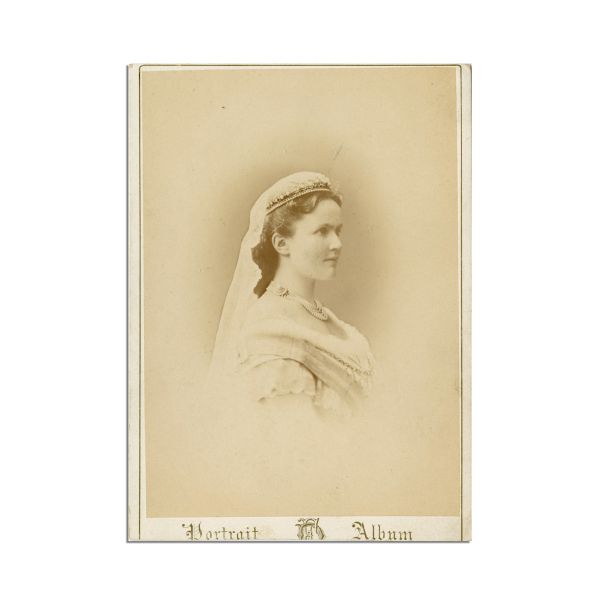 Regina Elisabeta, fotografie de cabinet, cca. 1869