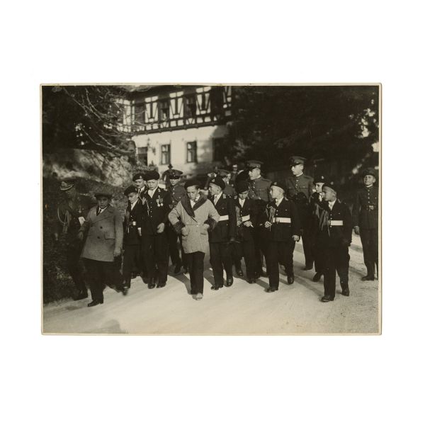 Voievodul Mihai și Clasa Palatină, două fotografii de epocă, cca. 1933 