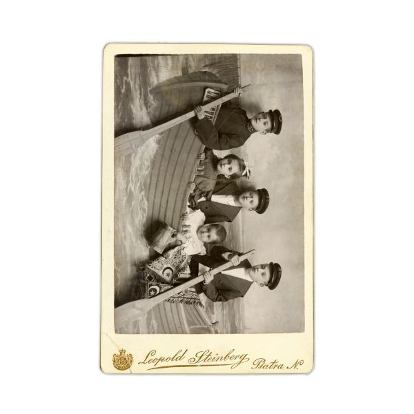 Colecție de cinci fotografii de cabinet, diverse ateliere