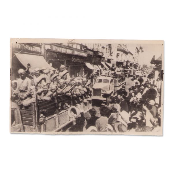 Armata Roșie în București, fotografie de presă, Daily Times, 31 august 1944