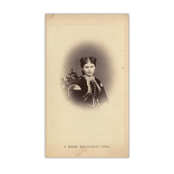 Familia Geanoglu, zece fotografii tip carte-de-visite, atelierele F. Duschek, Pierre Petit, Photographie Parisien, cca. 1880, din colecția familiei Ștefănescu 