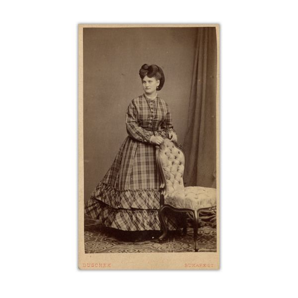 Familia Geanoglu, zece fotografii tip carte-de-visite, atelierele F. Duschek, Pierre Petit, Photographie Parisien, cca. 1880, din colecția familiei Ștefănescu 