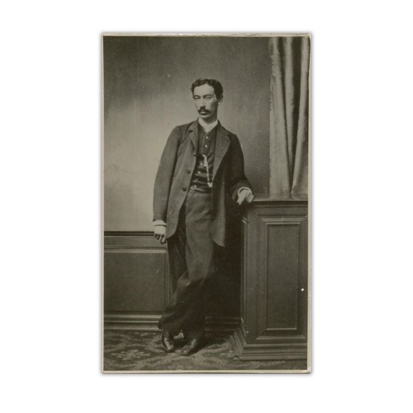 Familia Geanoglu, zece fotografii tip carte-de-visite, atelierele F. Duschek, Pierre Petit, Photographie Parisien, cca. 1880, din colecția familiei Ștefănescu 