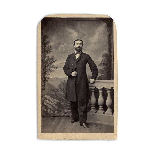 Familia Poenaru, patru fotografii tip carte-de-visite, atelier F. Mandy și Duschek, din colecția familiei Ștefănescu 