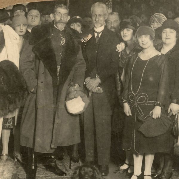 Regele Ferdinand I și Regina Maria, două fotografii de grup, 1923