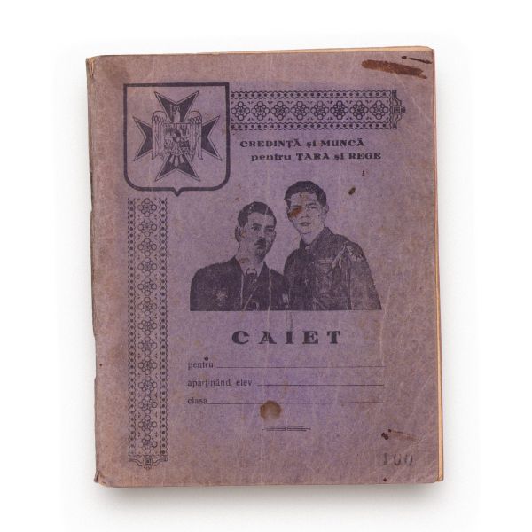 Regele Ferdinand, regele Carol al II-lea și principele Mihai, două caiete de elevi cu portretele acestora  