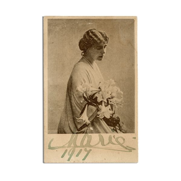 Regina Maria, fotografie tip carte poștală cu semnătură olografă, 1917