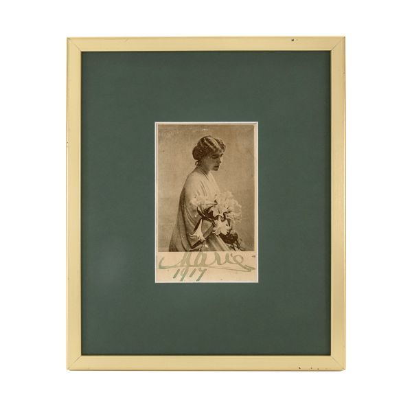 Regina Maria, fotografie tip carte poștală cu semnătură olografă, 1917