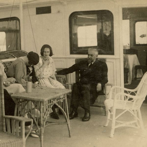 Membrii familiei regale și Ion I. C. Brătianu, fotografie tip carte poștală, 1922