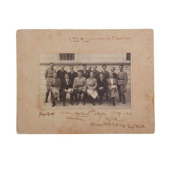 Colegiul de redacție al ziarului „România”, fotografie de grup, 1917, cu semnături olografe, cu dedicație pentru Octavian Goga 