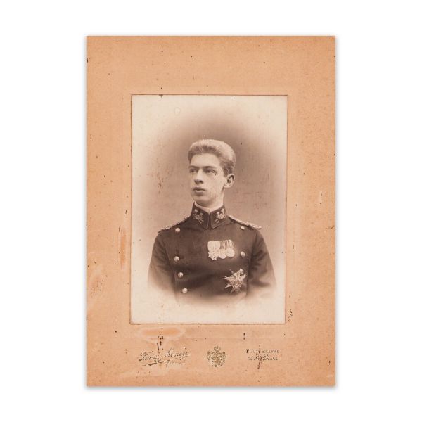 Principele Carol al României într-o ținută militară, fotografie de epocă, atelier Franz Mandy