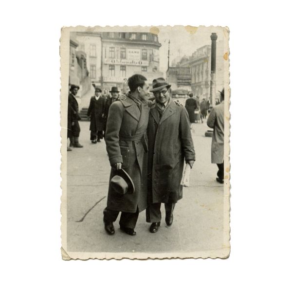 Gheorghe Dinu, Harry Brauner, șaisprezece fotografii de epocă 