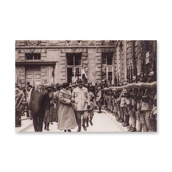 Regina Maria, fiicele sale și gen. H. M. Berthelot în vizită la Verdun, 6 iulie 1920, trei fotografii de epocă