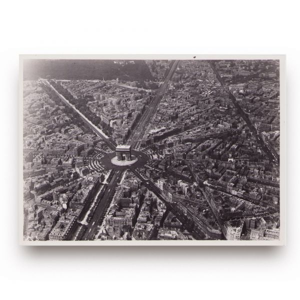 Arcul de Triumf și turnul Eiffel, două fotografii de epocă, fotograf Roger Henrard