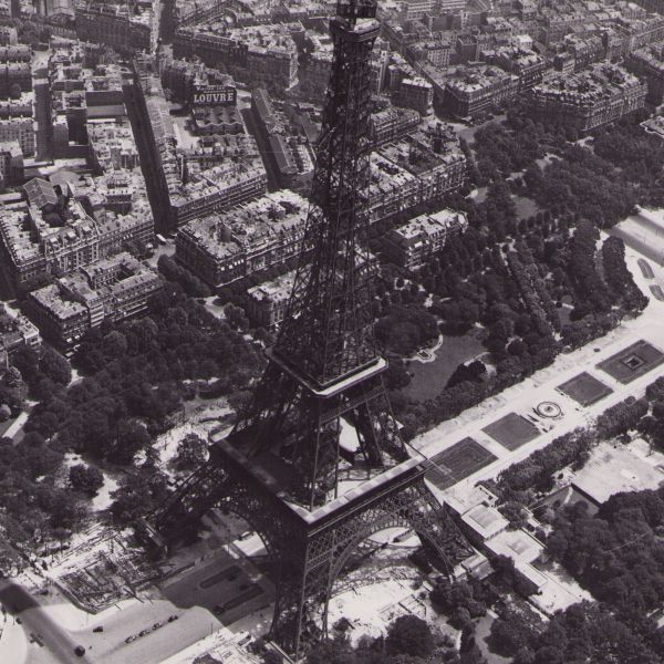 Arcul de Triumf și turnul Eiffel, două fotografii de epocă, fotograf Roger Henrard