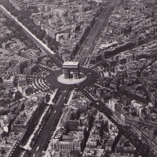 Arcul de Triumf și turnul Eiffel, două fotografii de epocă, fotograf Roger Henrard