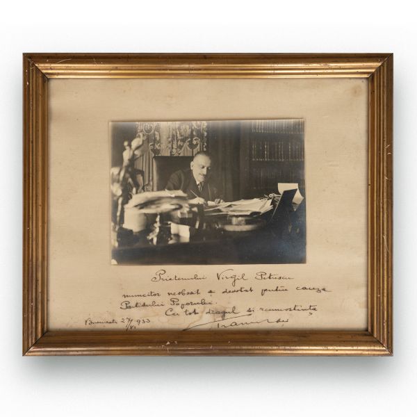 Grigore Trâncu-Iași la birou, fotografie de epocă, 1933, cu însemnare pentru Virgil Petrescu