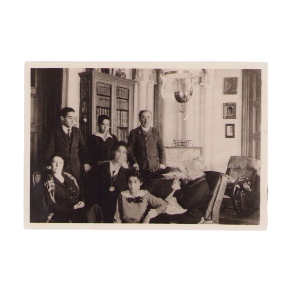 Familia Greceanu la Conacul din Topliceni, trei fotografii de epocă